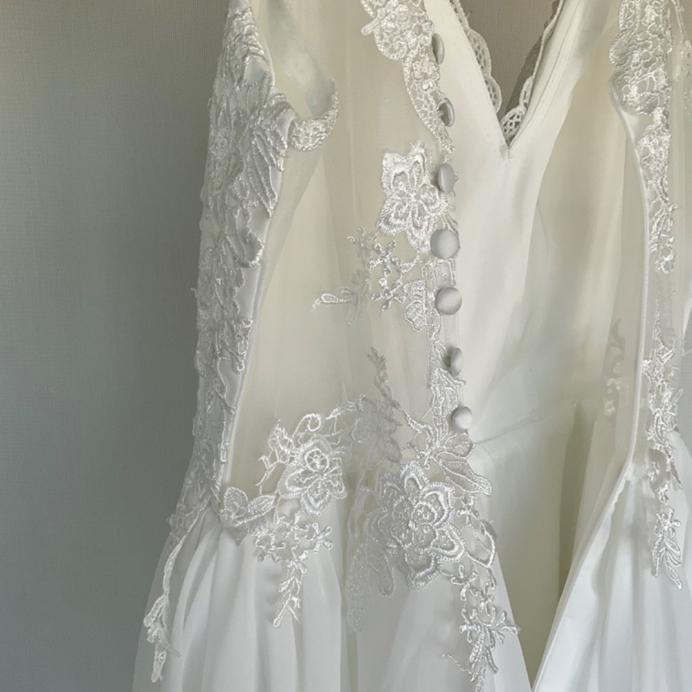 Custom Wedding gown - Picture 5 of 14